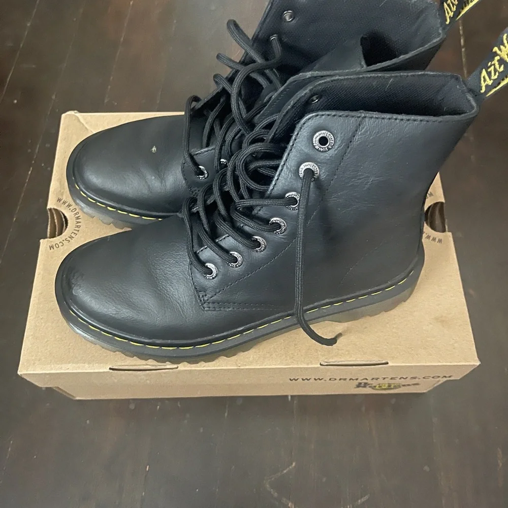 Doc Martens - Picture 2 of 7